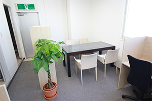 明るい室内で入学相談・見学をお待ちしております！